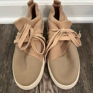 Steve Madden peach tennis shoes